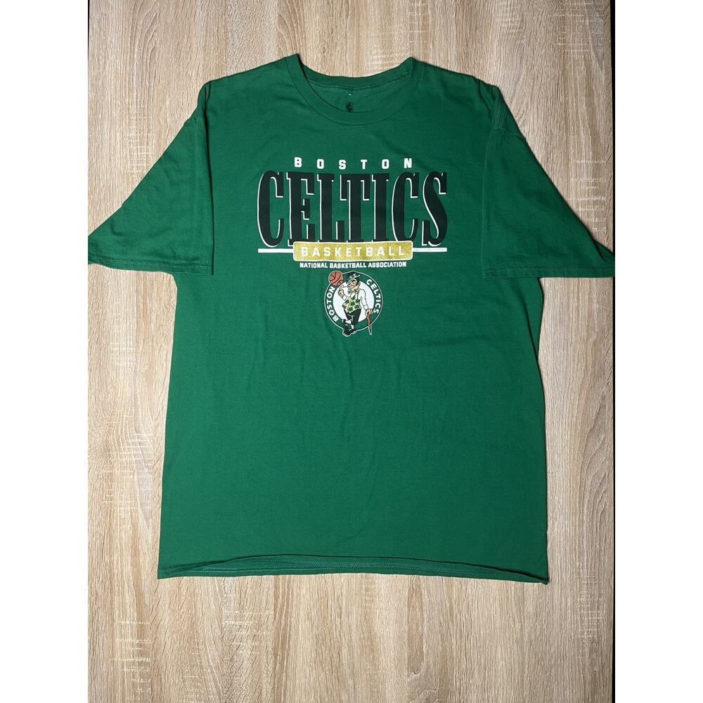 Boston Celtics NBA Official Green Vintage Size Medium TShirt Size M